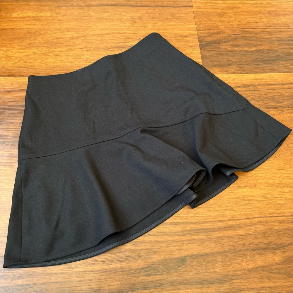 Uniqlo :C Black Flared Asymmetric Ruffle Mini Skort